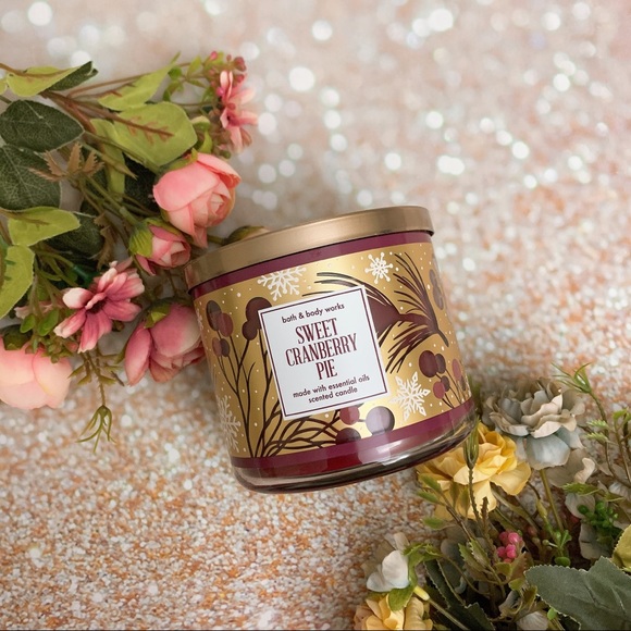 Bath and body work bbw sweet cranberry pie candle